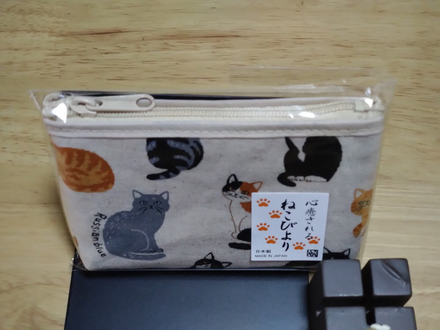 日本商品 Nekobiyori 系列竹球方形收納包,附前口袋、拉鍊卡包、,卡片包和零錢包{11月30截單;預計10-14工作天發貨}