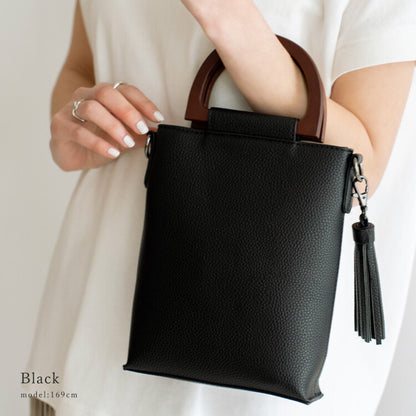 日本JP直送  [肩背包] 木質手柄 2Way 智慧型手機肩背包、斜背包 [合成皮革] ｛1月15截單;預計10-14 工作天發貨｝