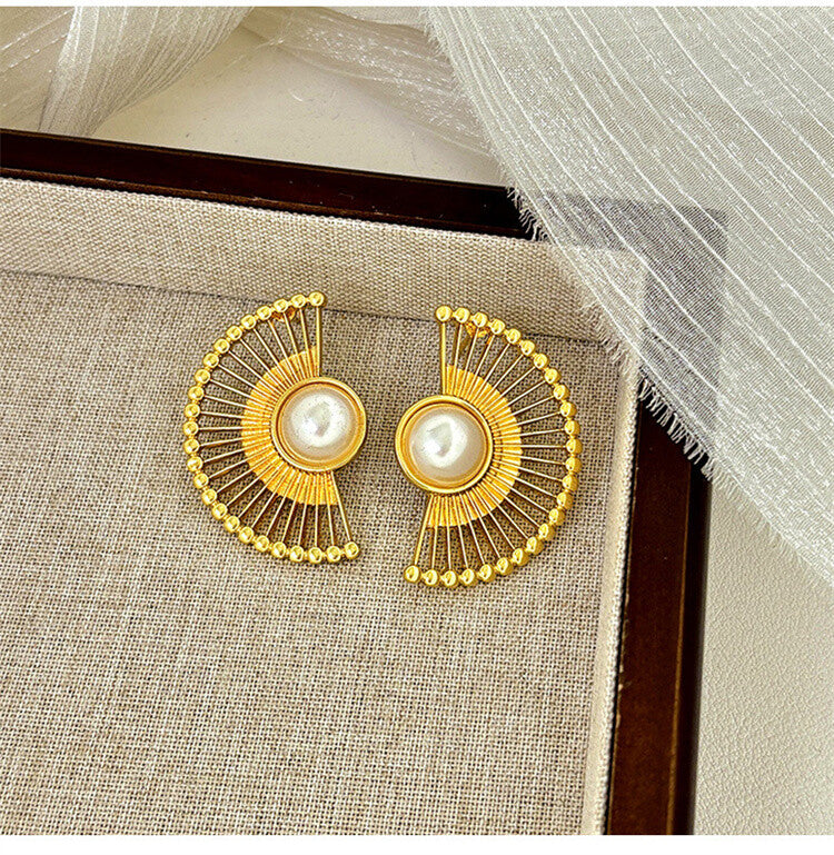 曰本JP直送  當季產品：扇形珍珠裝飾耳環。 2025春季新品 {11月30截單;預計10-14工作天發貨｝