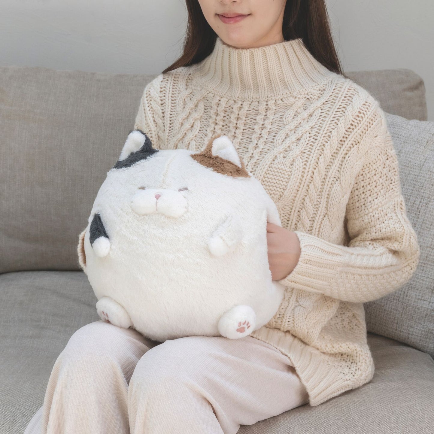 日本JP直送   新品！ 「貓咪宣言」滾輪式手套 毛絨貓咪抱枕手套   {7月12截單;預計10-14 工作天發貨}