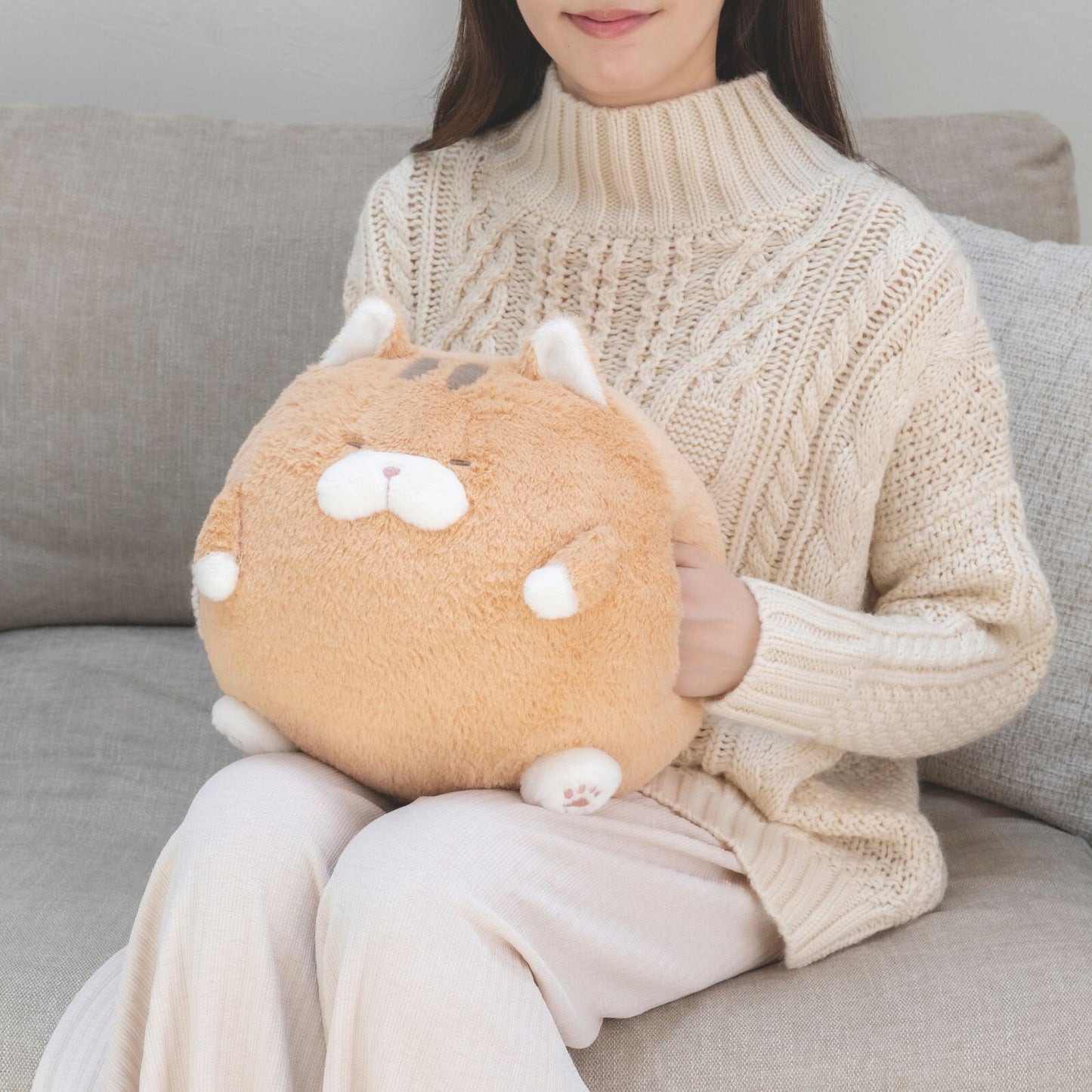 日本JP直送   新品！ 「貓咪宣言」滾輪式手套 毛絨貓咪抱枕手套   {7月12截單;預計10-14 工作天發貨}