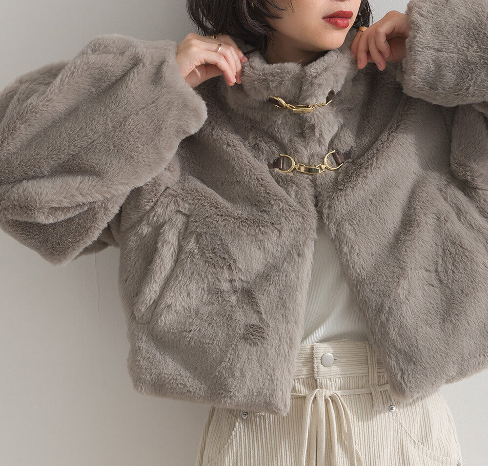 曰本JP直送  兔毛風格生態皮草短版大衣（附銜扣）[2025 秋冬新品] {11月30截單;預計10-14工作天發貨｝